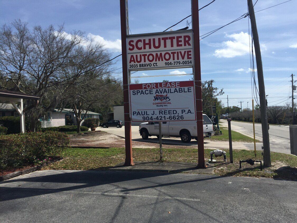 Storefront Retail Space For Lease: 334 Parkridge Ave, Orange Park, FL 32065